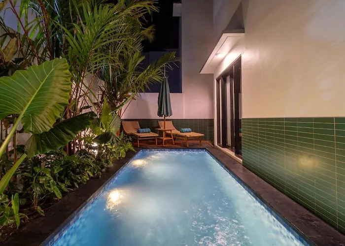 3br 3 Bathroom Pool In The Heart Of